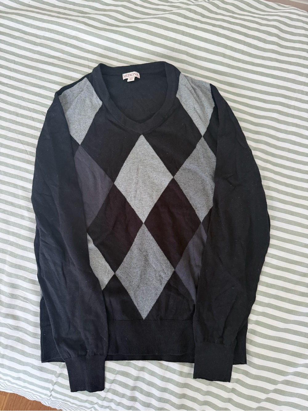 Merona Black & Gray Argyle V-Neck Sweater
